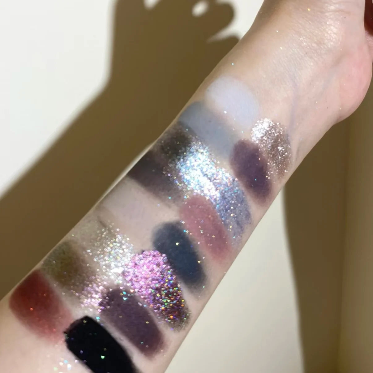 Cheeryep 16-Color Eyeshadow Palette – Glitter, Matte & Pearlescent