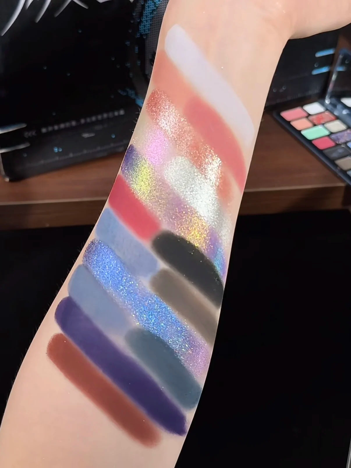 Cheeryep 16-Color Eyeshadow Palette – Glitter, Matte & Pearlescent