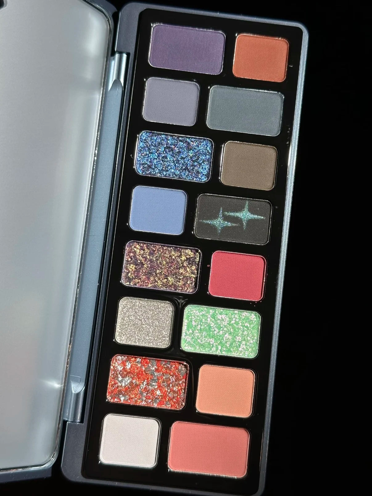 Cheeryep 16-Color Eyeshadow Palette – Glitter, Matte & Pearlescent