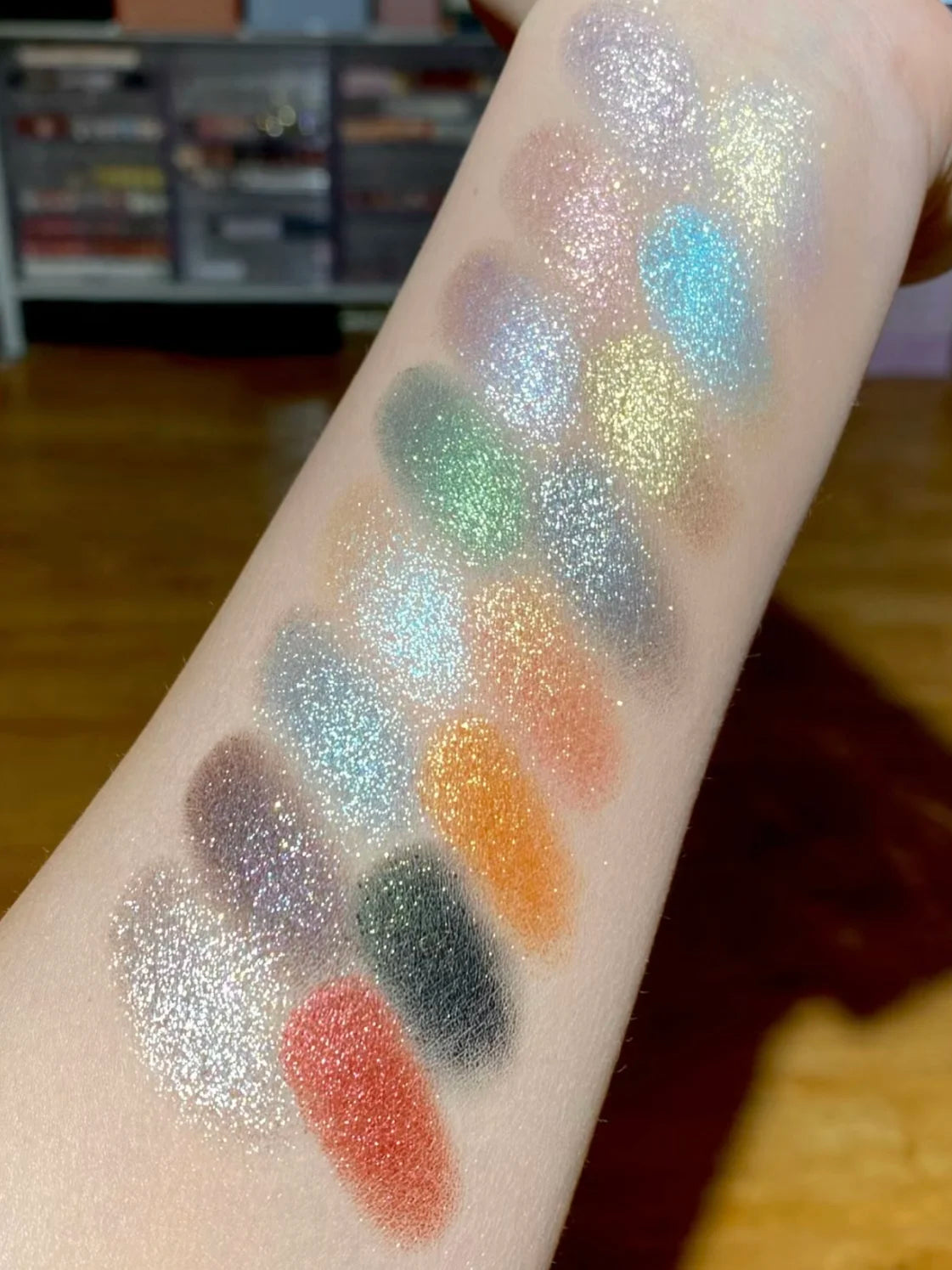 Cheeryep 16-Color Eyeshadow Palette – Glitter, Matte & Pearlescent