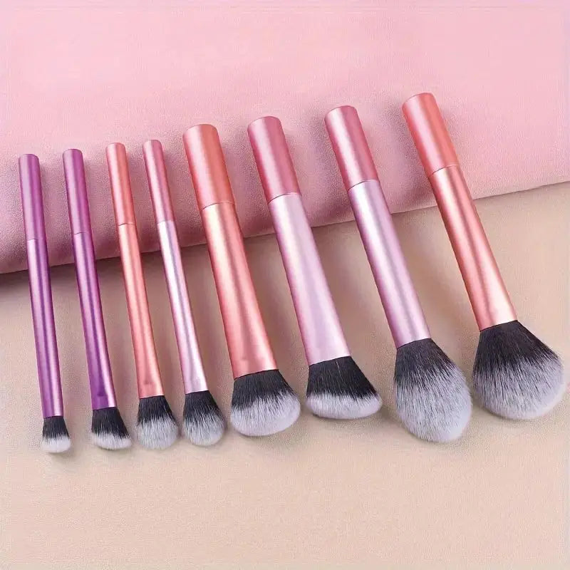 Set of 8 soft synthetic makeup brushes