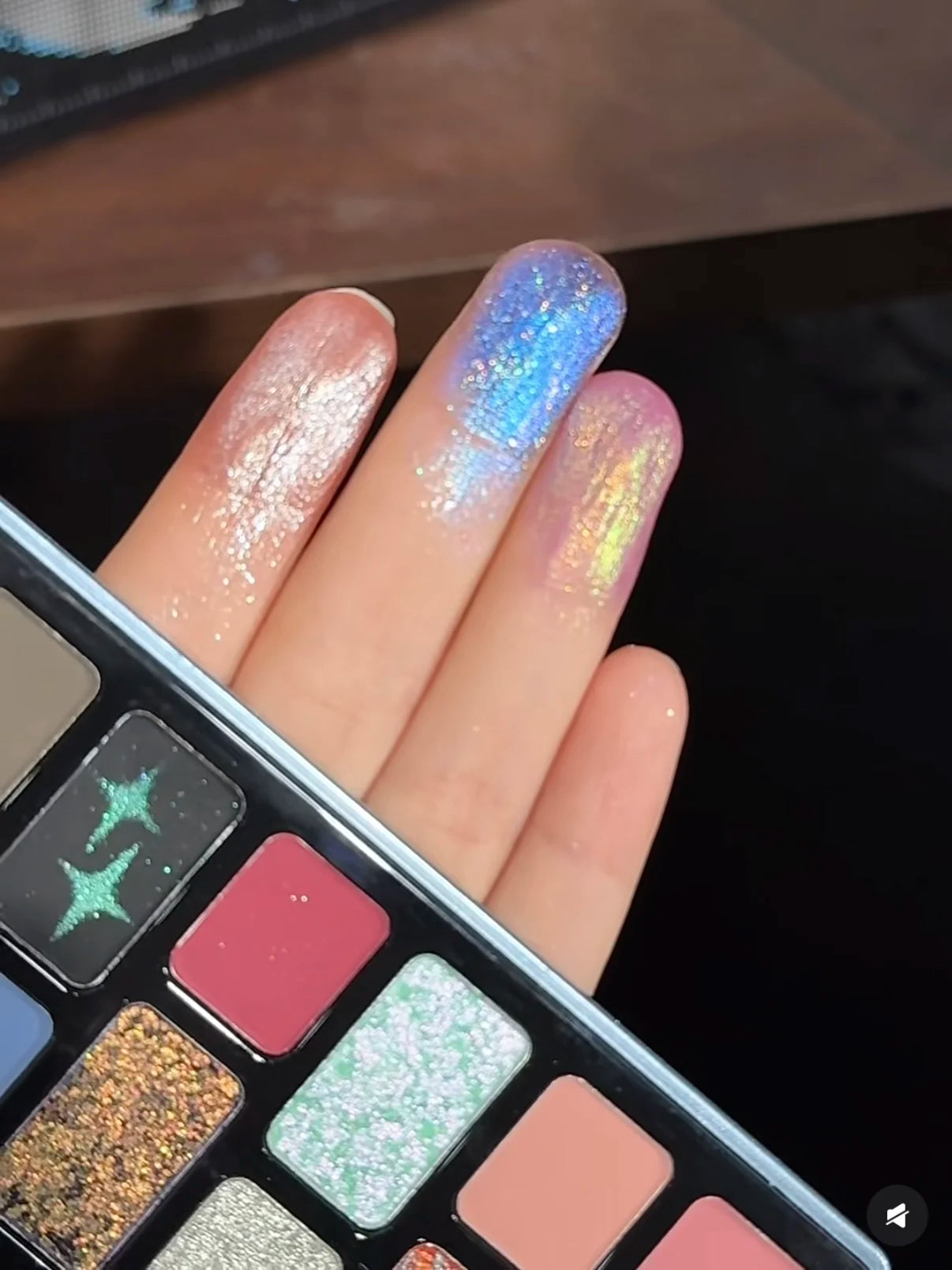 Cheeryep 16-Color Eyeshadow Palette – Glitter, Matte & Pearlescent