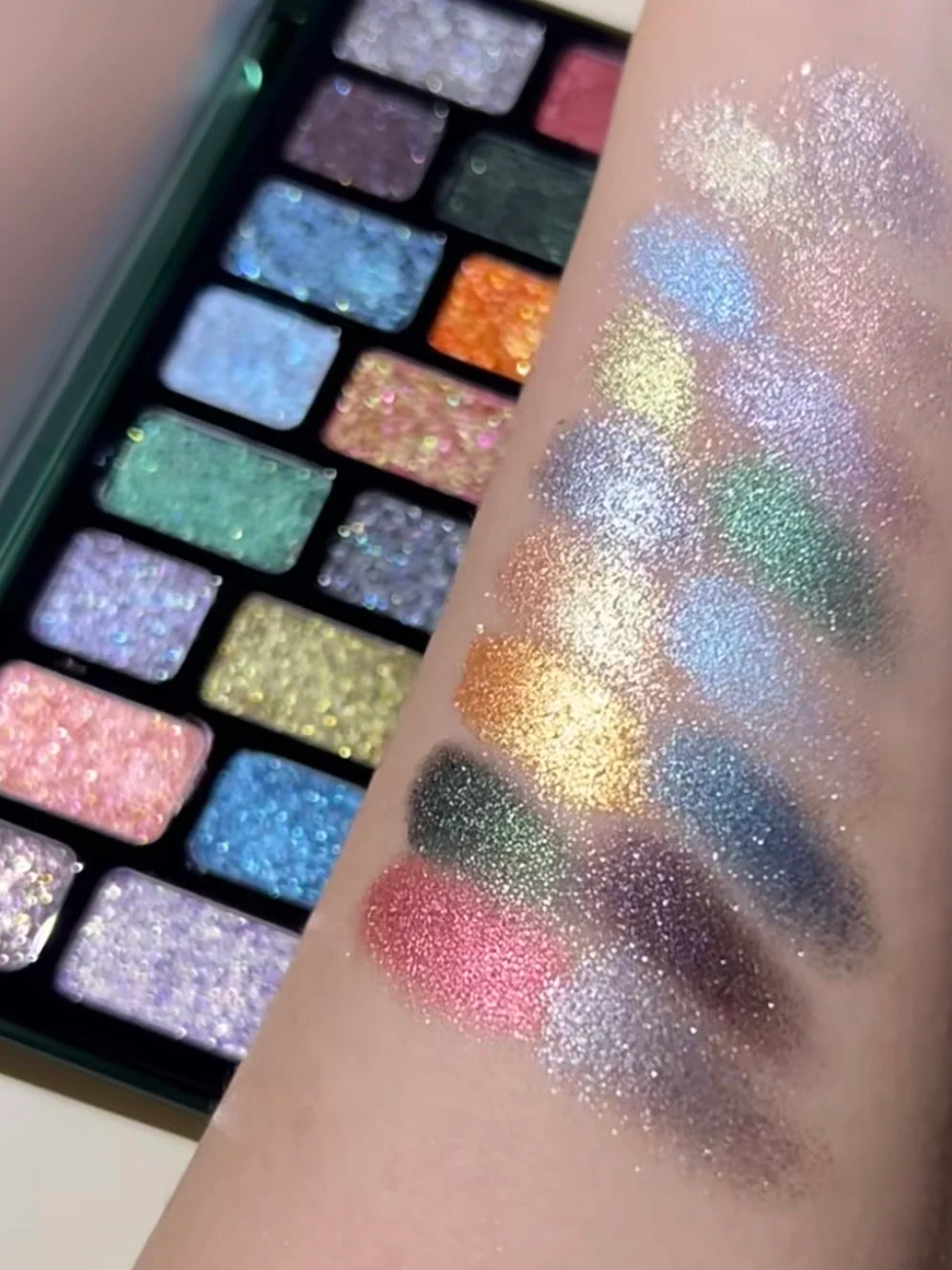 Cheeryep 16-Color Eyeshadow Palette – Glitter, Matte & Pearlescent