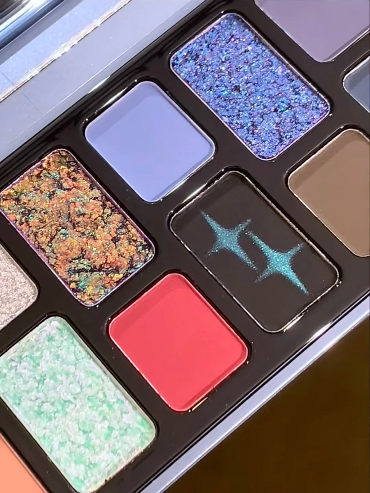 Cheeryep 16-Color Eyeshadow Palette – Glitter, Matte & Pearlescent