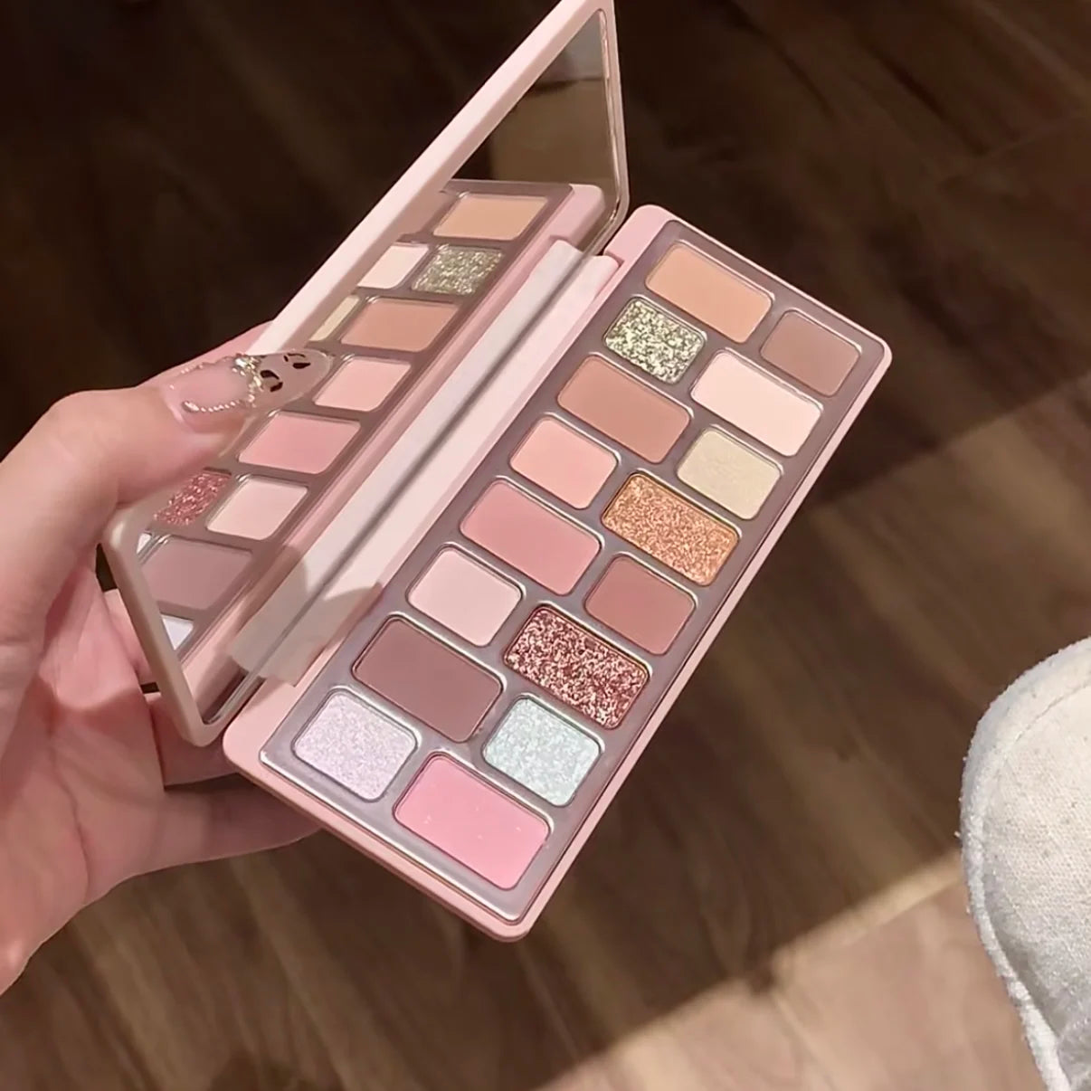 Cheeryep 16-Color Eyeshadow Palette – Glitter, Matte & Pearlescent