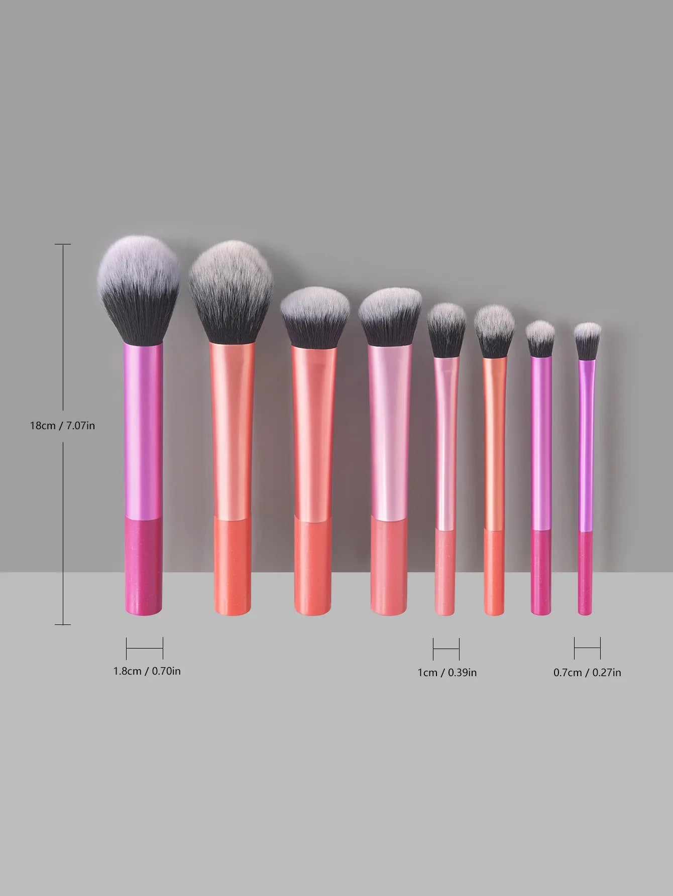 Set of 8 soft synthetic makeup brushes