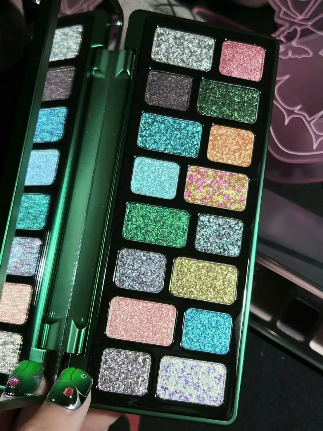 Cheeryep 16-Color Eyeshadow Palette – Glitter, Matte & Pearlescent