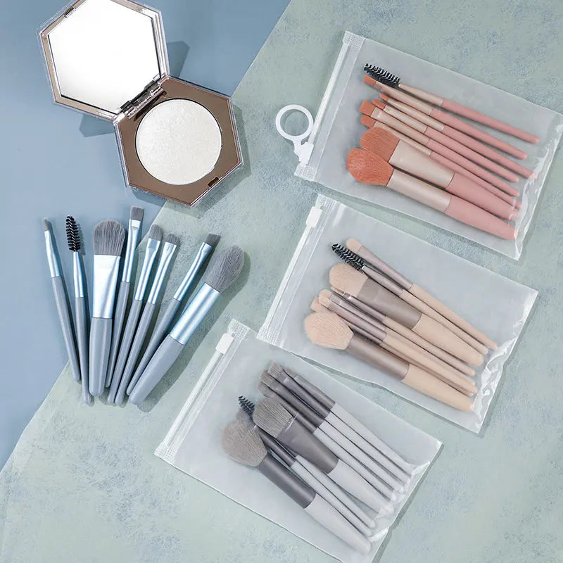 8-Piece Travel Makeup Brush Set – Includes Bag