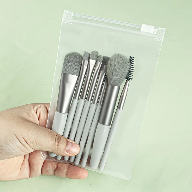 8-Piece Travel Makeup Brush Set – Includes Bag