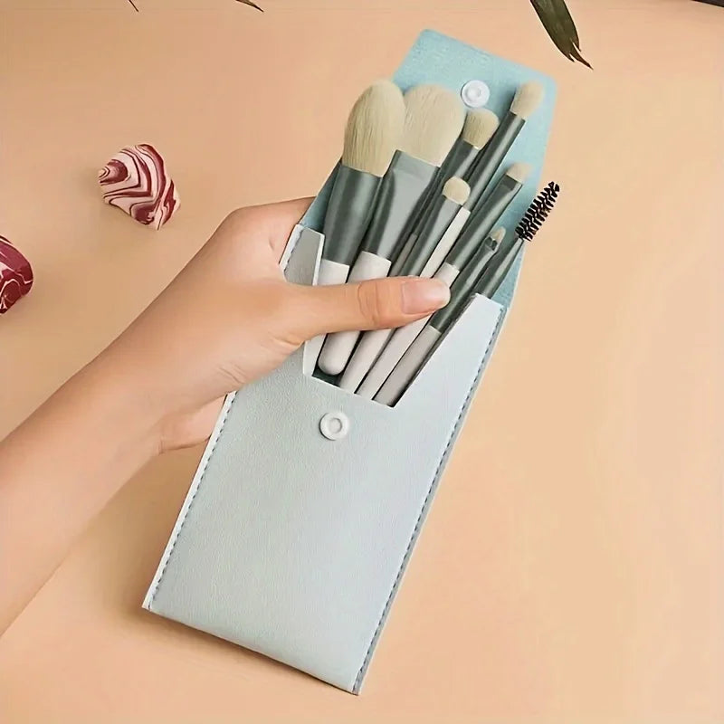 8-Piece Travel Makeup Brush Set – Includes Bag