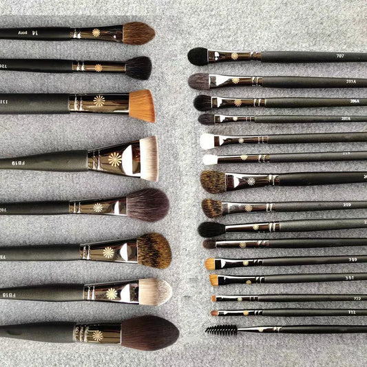 Set of 23 makeup brushes