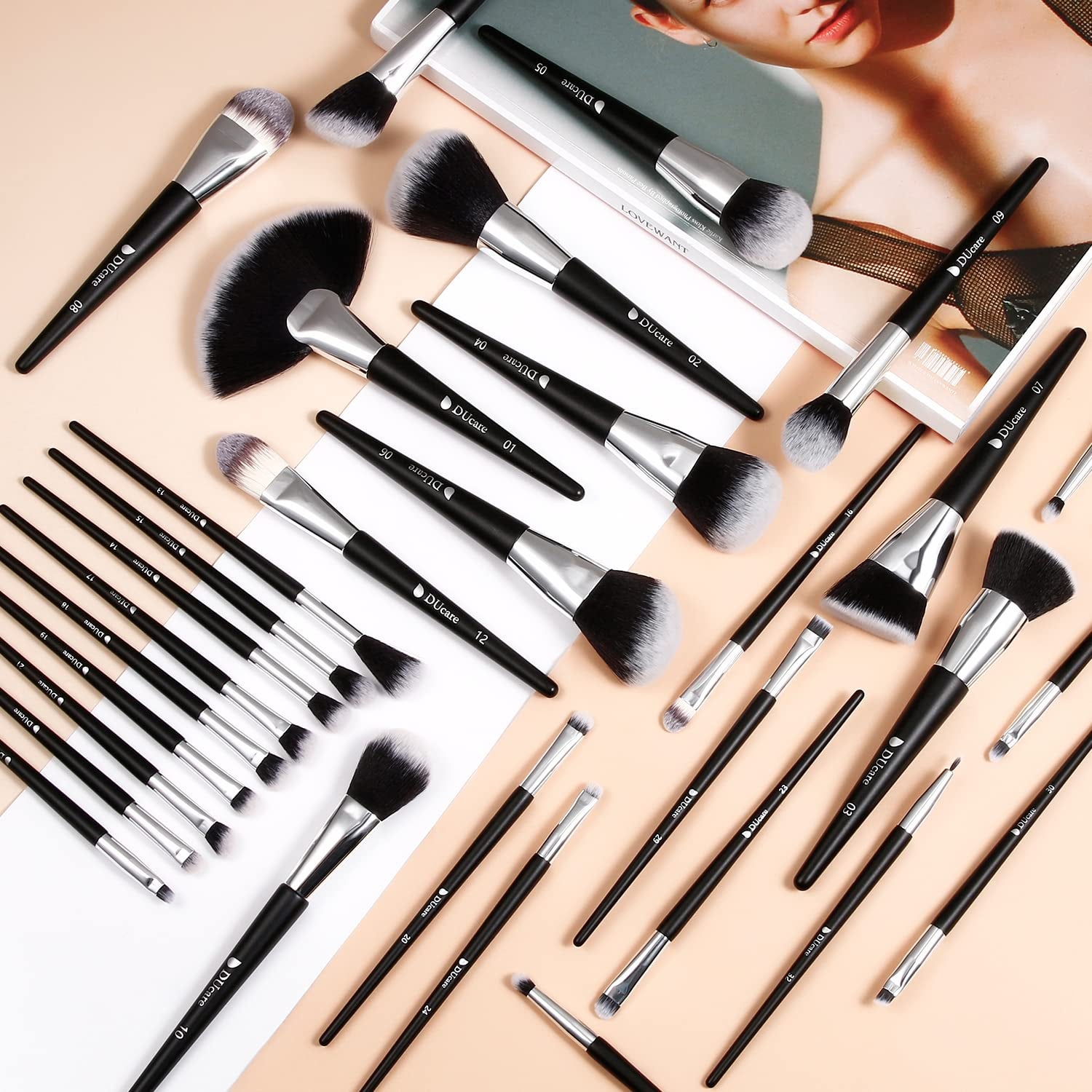 Makeup Brushes Set Professional 32Pcs Make up Brushes Premium Synthetic Kabuki Foundation Blending Face Powder Blush Concealers Eye Shadows